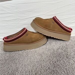 UGG Women's Tazz  platform shoes in Chestnut suede size 7